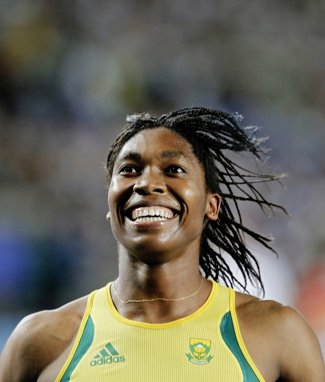 Mehmonxona dushidagi yosh va keksa ayolning porno videosi