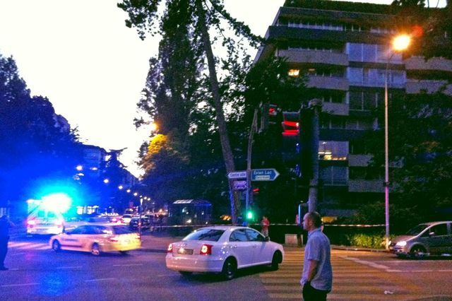 Le cliché ci-dessus a été pris dans les minutes qui ont suivi le drame survenu dans l'appartement d'Alain Delon, à Champel
