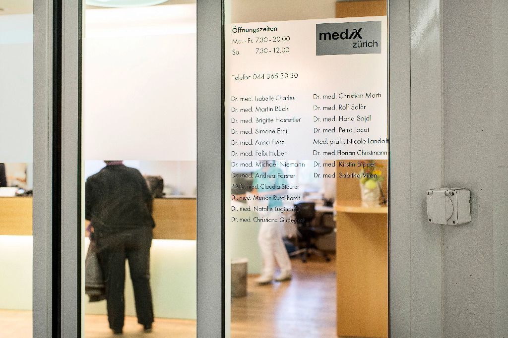 Santésuisse critique les de groupe Tribune de Genève