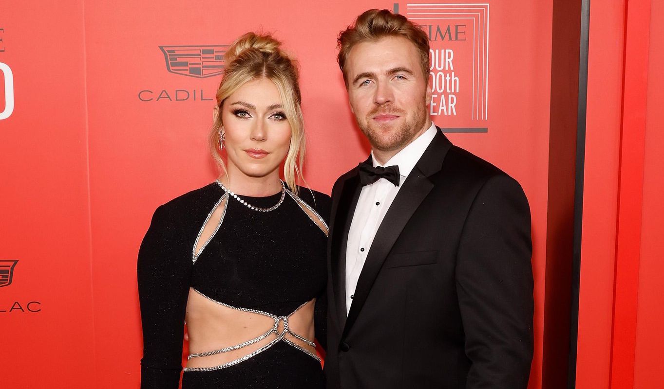 Mikaela Shiffrin et Aleksander Kilde posent sur le tapis rouge lors du Gala Time100 à New York.