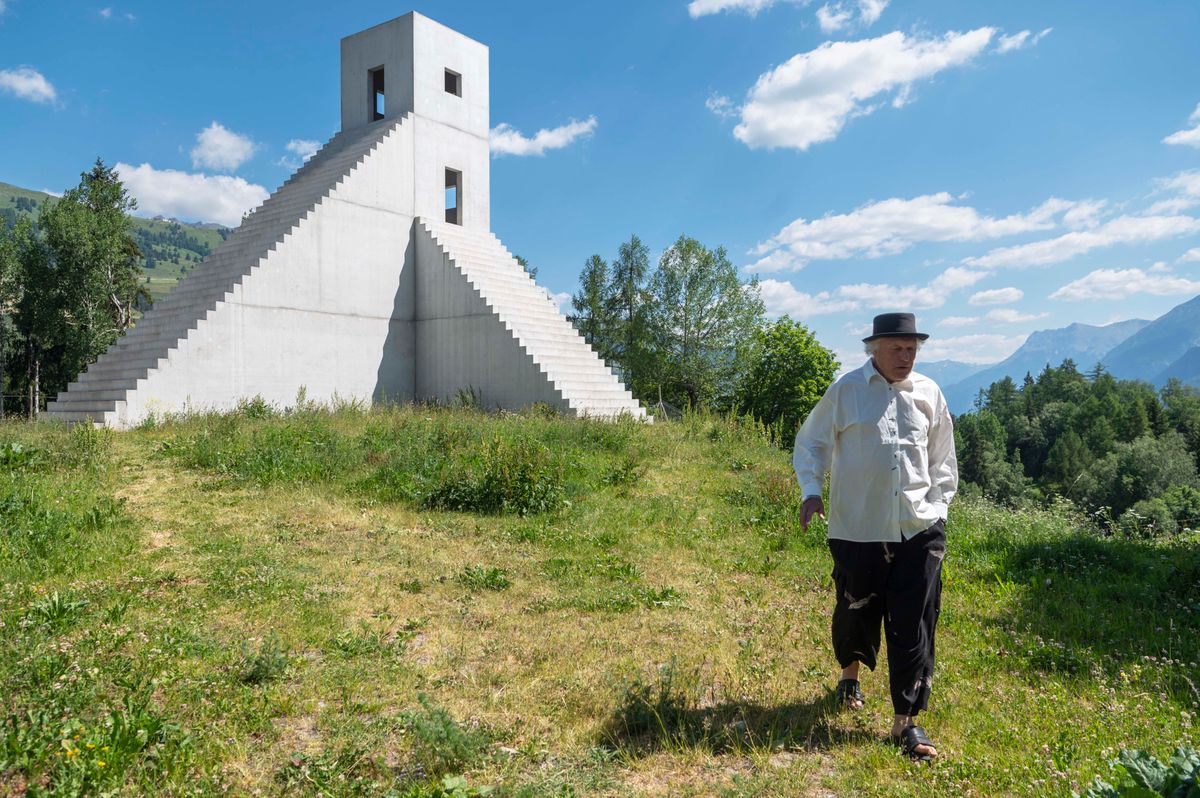 Dans le domaine de son château de Tarasp, l’artiste Not Vital a érigé une édition de «Maison pour voir le soleil». D’autres ont été réalisées au Niger, en Patagonie, au Brésil et à Venise lors d’une Biennale dans une église.
