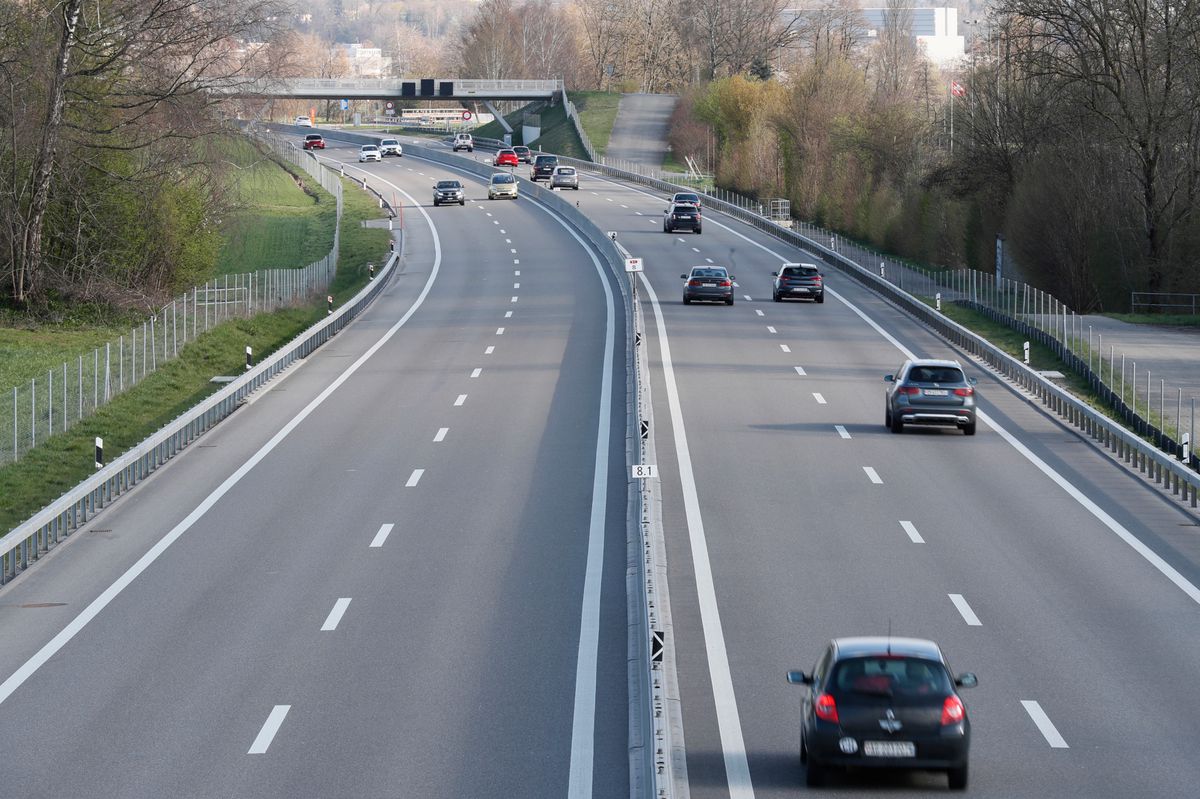 Mit 270 km/h auf der Flughafenautobahn: Junger Raser und Drängler ...