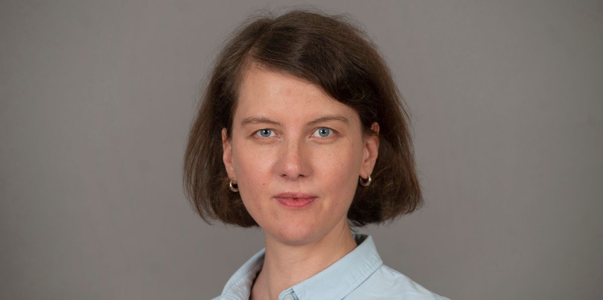 Chloé Din, journaliste.