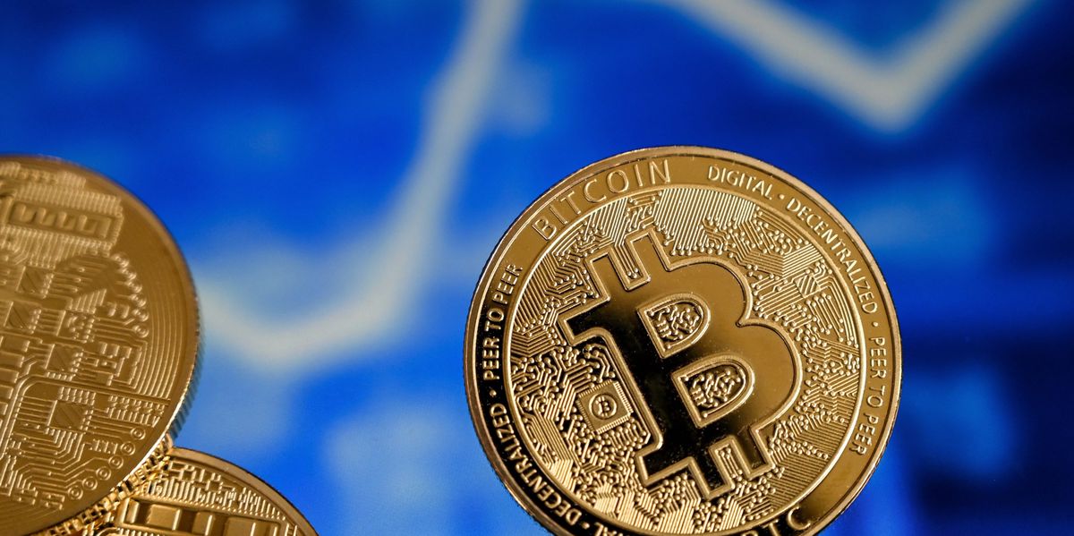Bitcoin: Price falls below $100,000 to annual low
