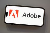 Ausblick: Adobe hebt Jahresprognosen an, Finanzchef-Rückzug schürt aber Sorgen