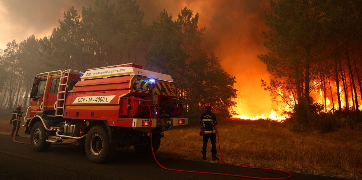 Waldbr-nde-in-Frankreich-Schweiz-unterst-tzt-Frankreich-mit-Super-Pumas-und-Feuerwehrleuten-gegen-Flammenmeer