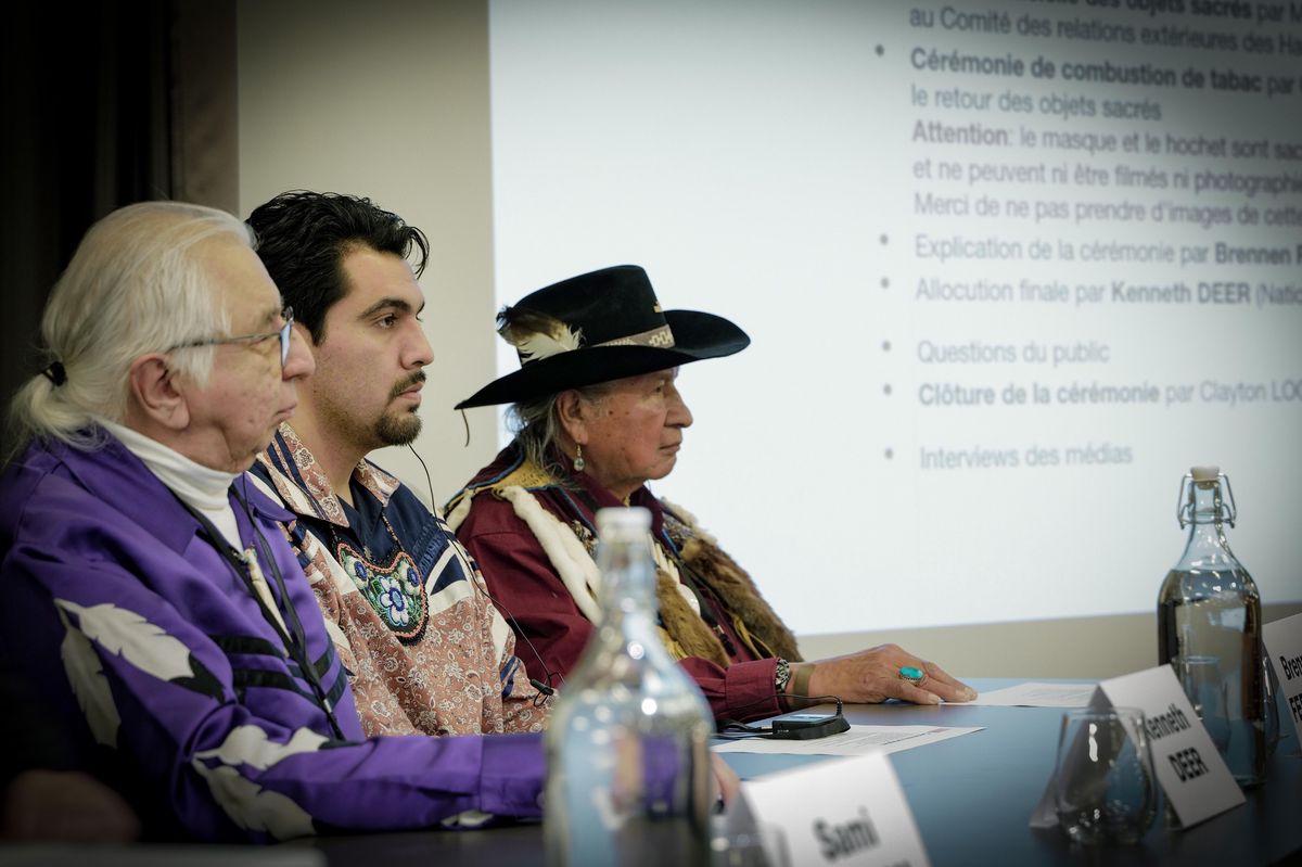 Les trois représentants des nations Haudenosaunee: (de g. à dr.) Kenneth Deer, Brennen Ferguson et Clayton Logan.