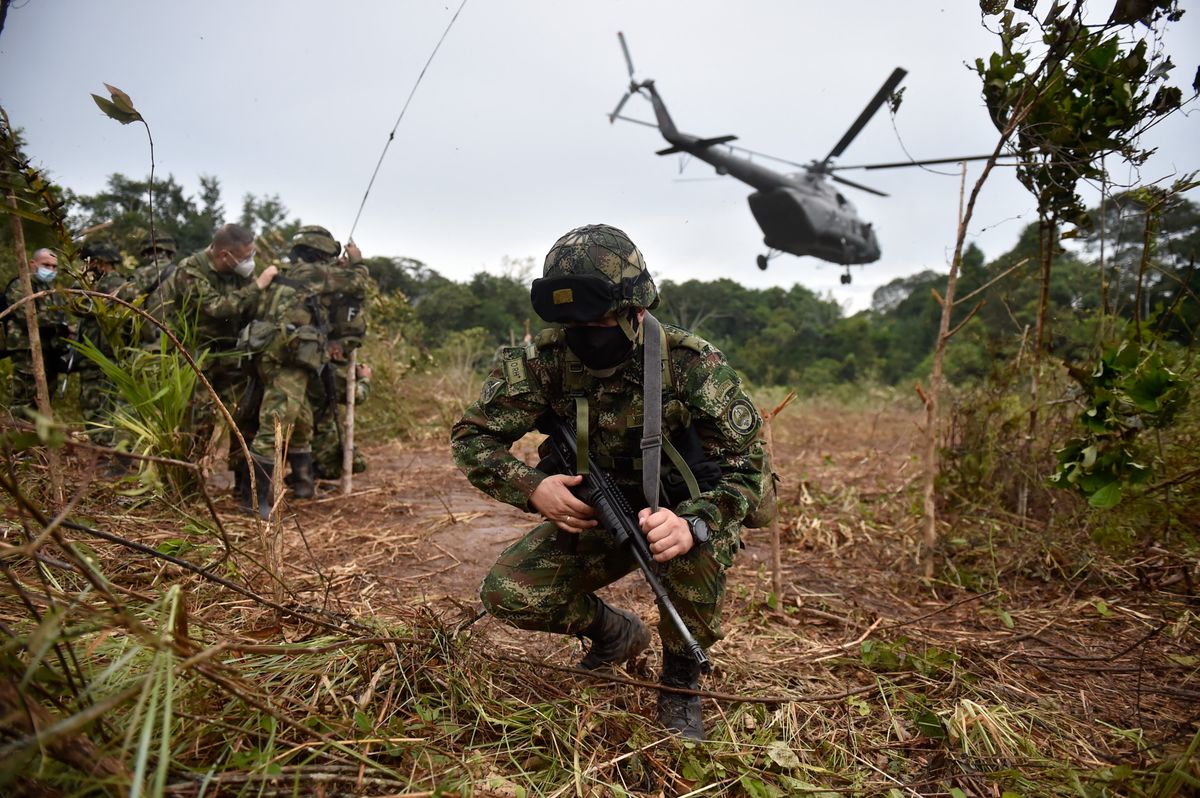 Colombian soldiers guards Vista Hermosa at the Natural National Park in La Macarena, Meta Department, Colombia, on September 3, 2020. Soldiers carry out the sixth phase of the Artemisa Campaign to combat deforestation in the Amazonian departments of southeastern of the country. (Photo by Raul ARBOLEDA / AFP)