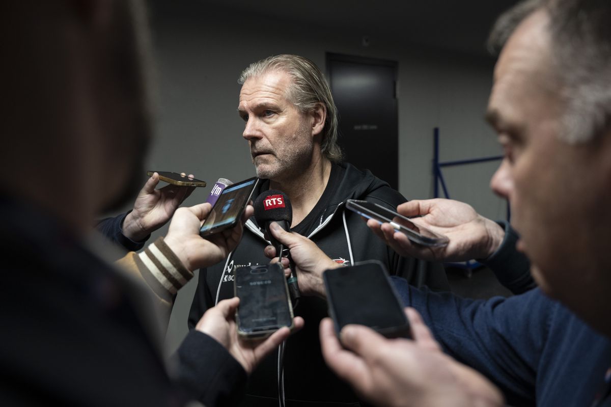 Head Coach Geoff Ward (LHC) spricht zu den Medien im fuenften Playoff Final Eishockeyspiel der National League zwischen den ZSC Lions und dem Lausanne HC, am Donnerstag, 25. April 2024, in der Swiss Life Arena in Zuerich. (KEYSTONE/Ennio Leanza)
