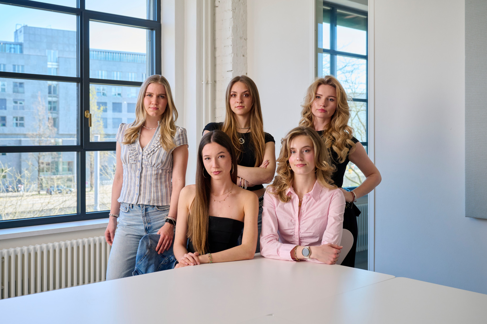Deepfake Schweiz: Influencerinnen klagen gegen AI-Nacktbilder