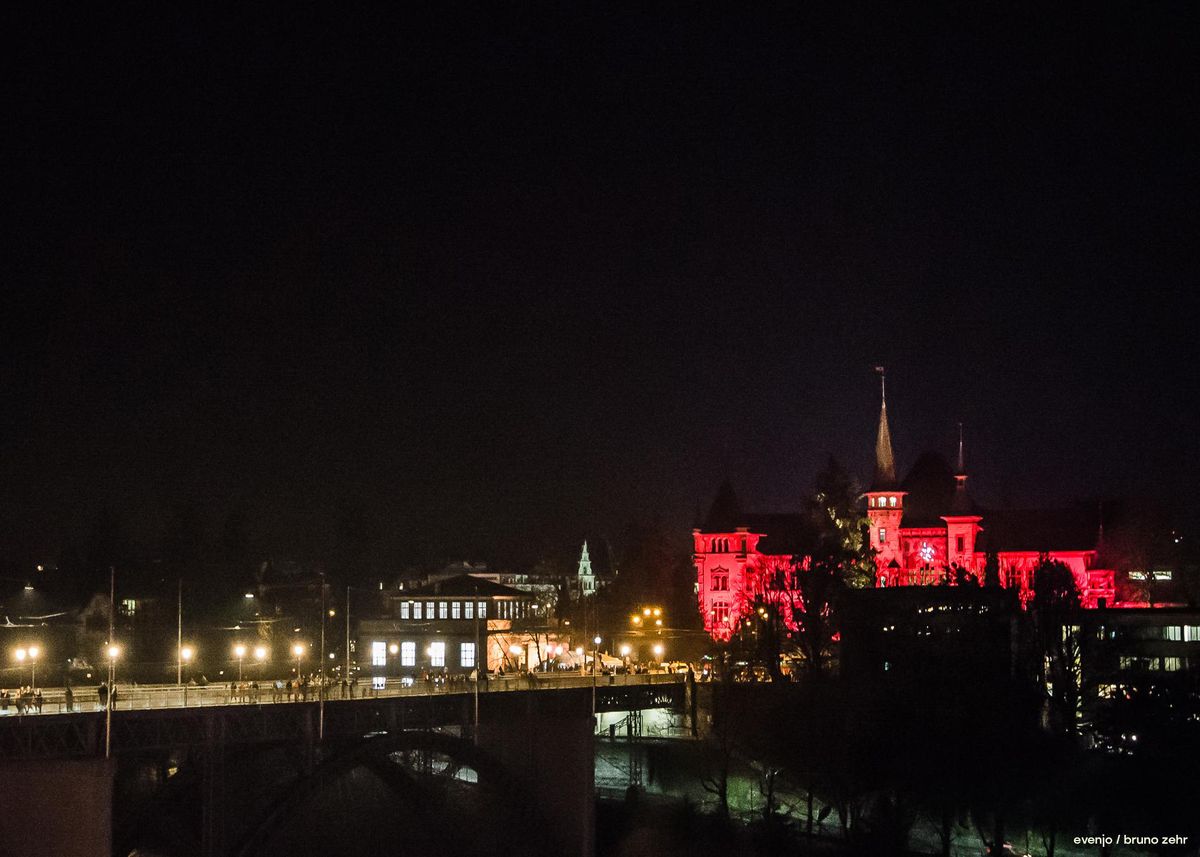 Rund 600 Gebäude werden am Montagabend zwischen 22 Uhr und Mitternacht rot leuchten.