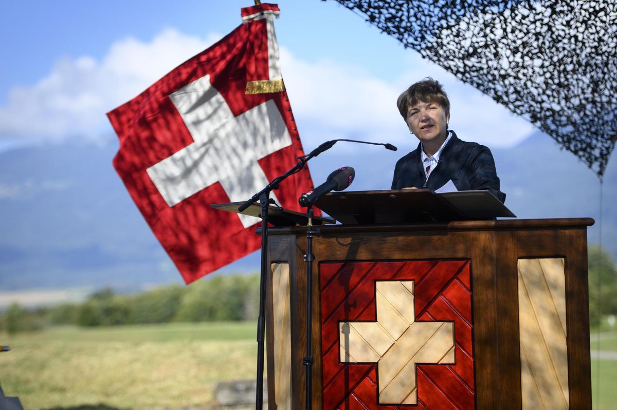 La conseillere federale Viola Amherd souhaite que l’armée dépense moins d’énergie d’origine fossile. 