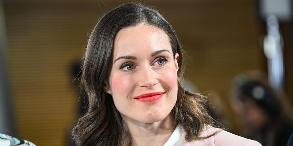 Die finnische Premierministerin Sanna Marin hat ihr Land in die Nato geführt und ihre Partei hat bei den Parlamentswahlen Sitze gewonnen. Trotzdem reichte es nur für Rang 3, womit andere bessere Chancen für eine Regierungsbildung haben.