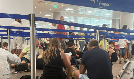 Zahlreiche Flüge konnten wegen einem Unwetter nicht am Flughafen in Korfu landen. 