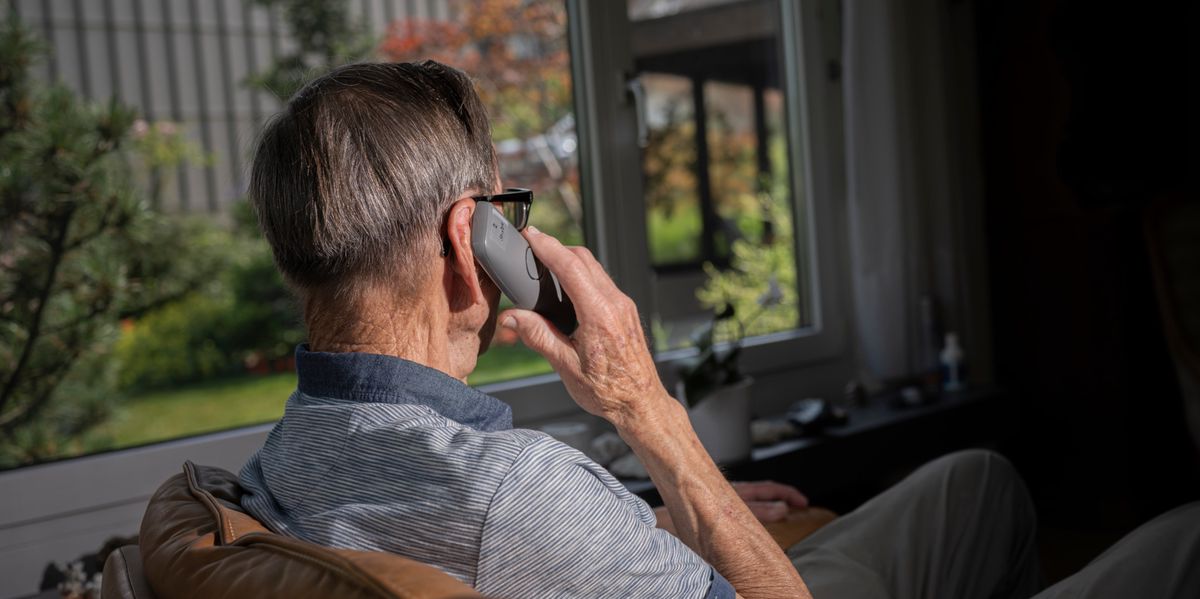 Actors Reenact Common Scams to Educate Seniors