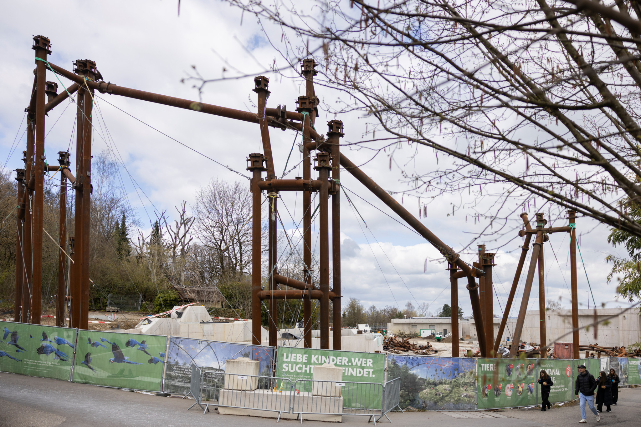 Bezirksgericht Bülach: Streit um Pantanal Voliere im Zoo Zürich: Konkurs über Stahlbaufirma eröffnet