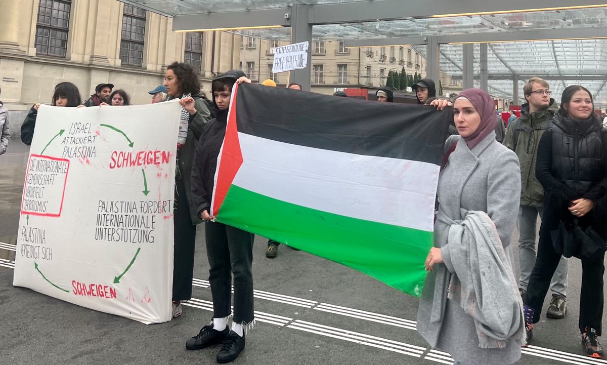 Polizei löst Mini-Pro-Palästina-Demo in Bern auf | Berner Stadtrat will Gratis-Tampons in öffentlichen Gebäuden