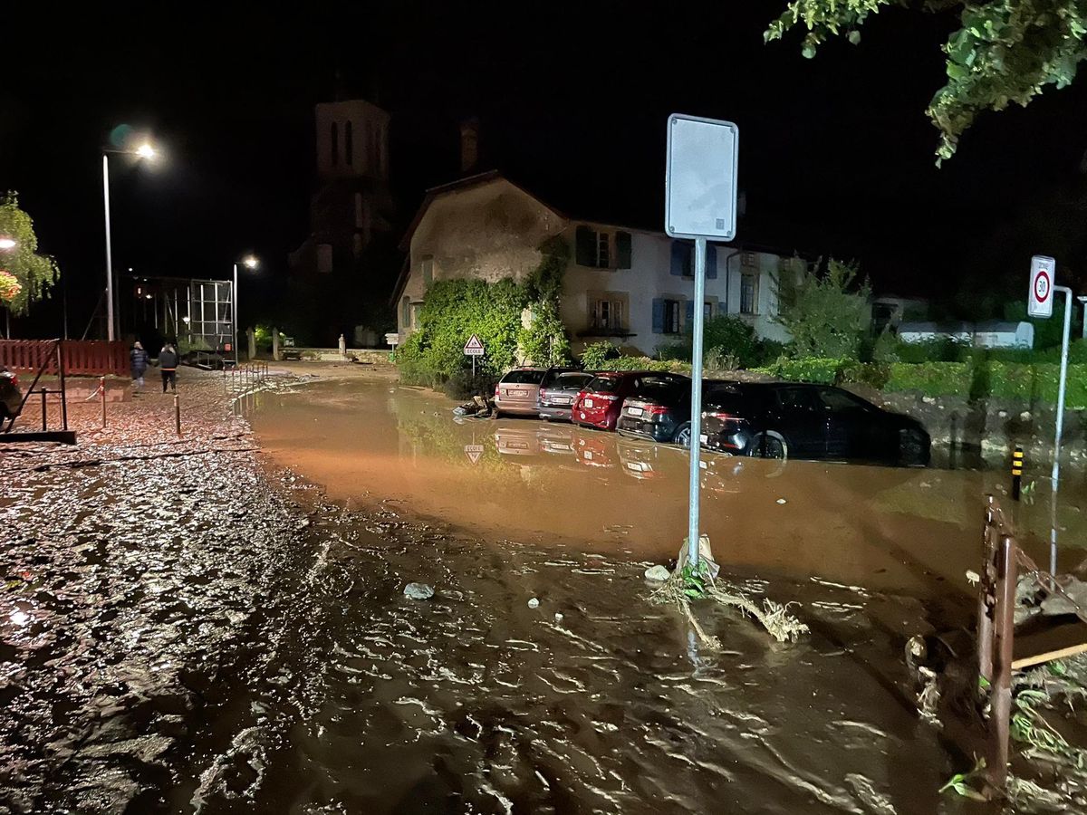 Des torrents de boues et d’eau ont envahi les rues de Cressier et Frochaux.
