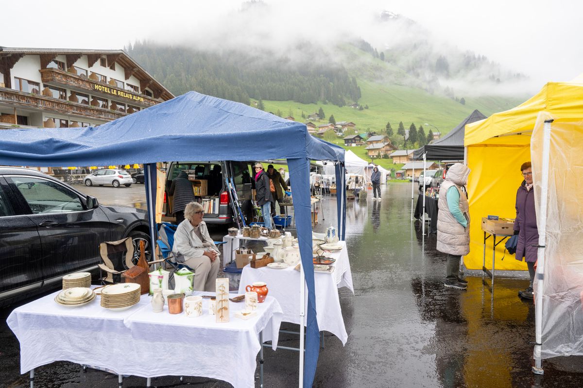 Les Mosses, le 02 juin 2024, Brocante à ciel ouvert des Mosses. Tradition folklorique qui lancve la belle saison et qui participe à la diversification 4 saisons de la station. ©Florian Cella/24h
