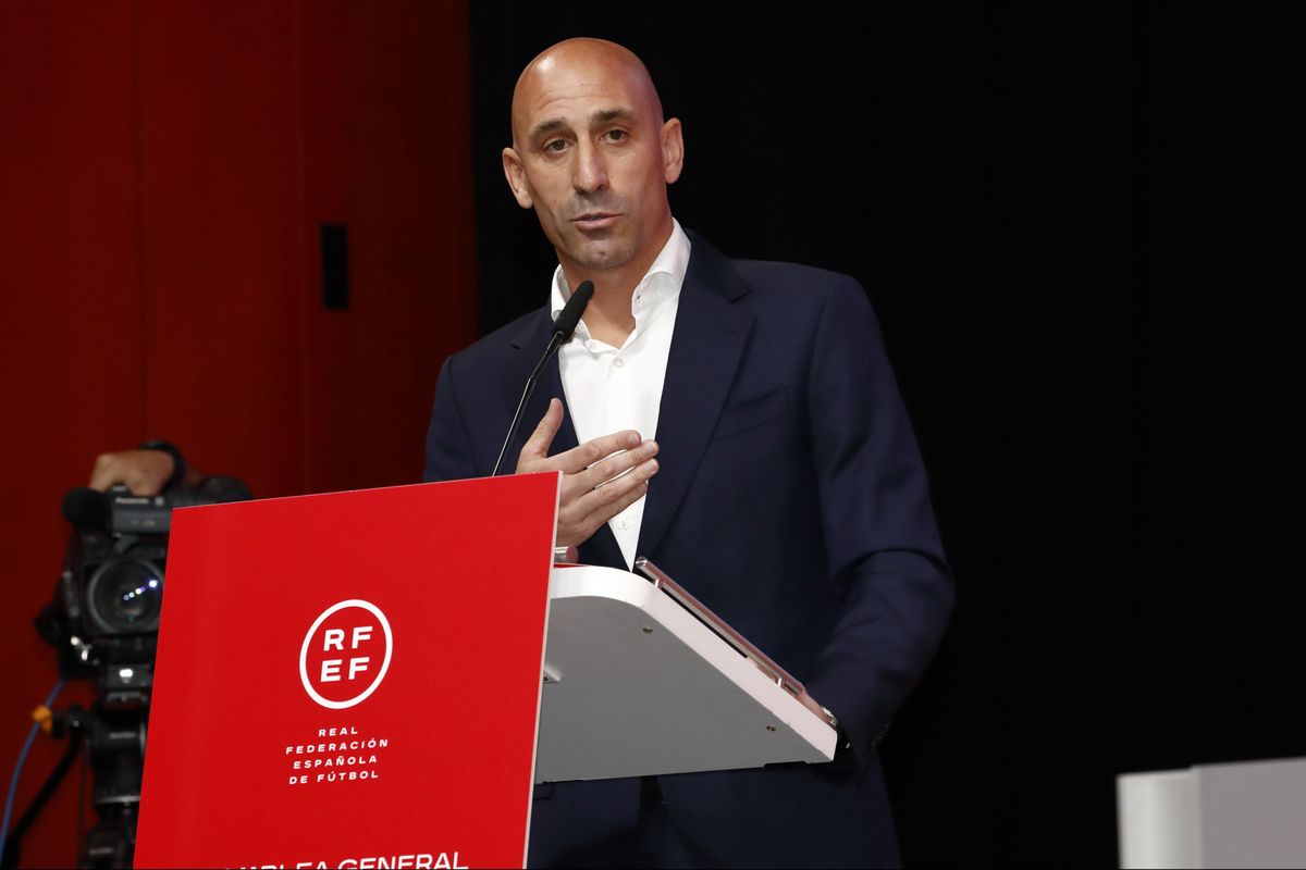 Luis Rubiales a pris le rôle de la victime lors de son discours durant l’assemblée extraordinaire convoquée par la fédération espagnole de football.