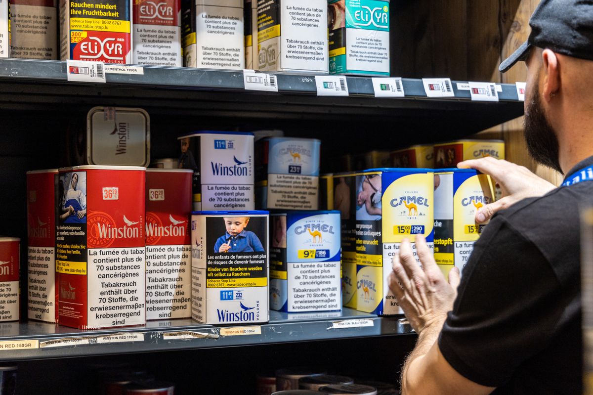 Nîmes : Il Se Reconnaît Sur Les Paquets De Cigarettes Australia