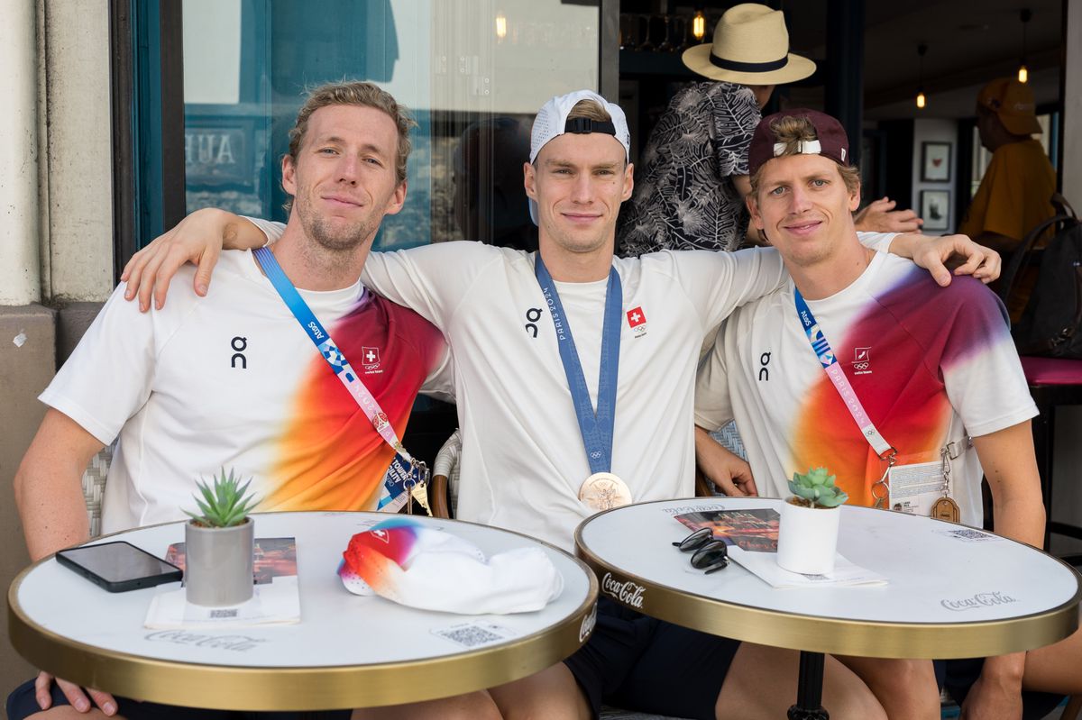 Portrait des nageurs genevois Jeremy Desplanche, du medaille de bronze Roman Mityukov et de Nils Liess, pendant les Jeux Olympiques de Paris 2024, le dimanche 4 aout 2024 au Quartier de Montmartre a Paris en France (Bastien Gallay / GallayPhoto)