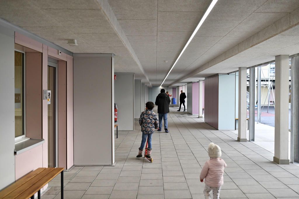 Um Nothilfe zu beziehen, müssen sie in vorgeschriebenen Unterkünften leben und ihre Anwesenheit mit Unterschrift bestätigen. Trotzdem können sie gebüsst oder inhaftiert werden. Um Nothilfe zu beziehen, müssen sie in vorgeschriebenen Unterkünften leben und ihre Anwesenheit mit Unterschrift bestätigen. Trotzdem können sie gebüsst oder inhaftiert werden.