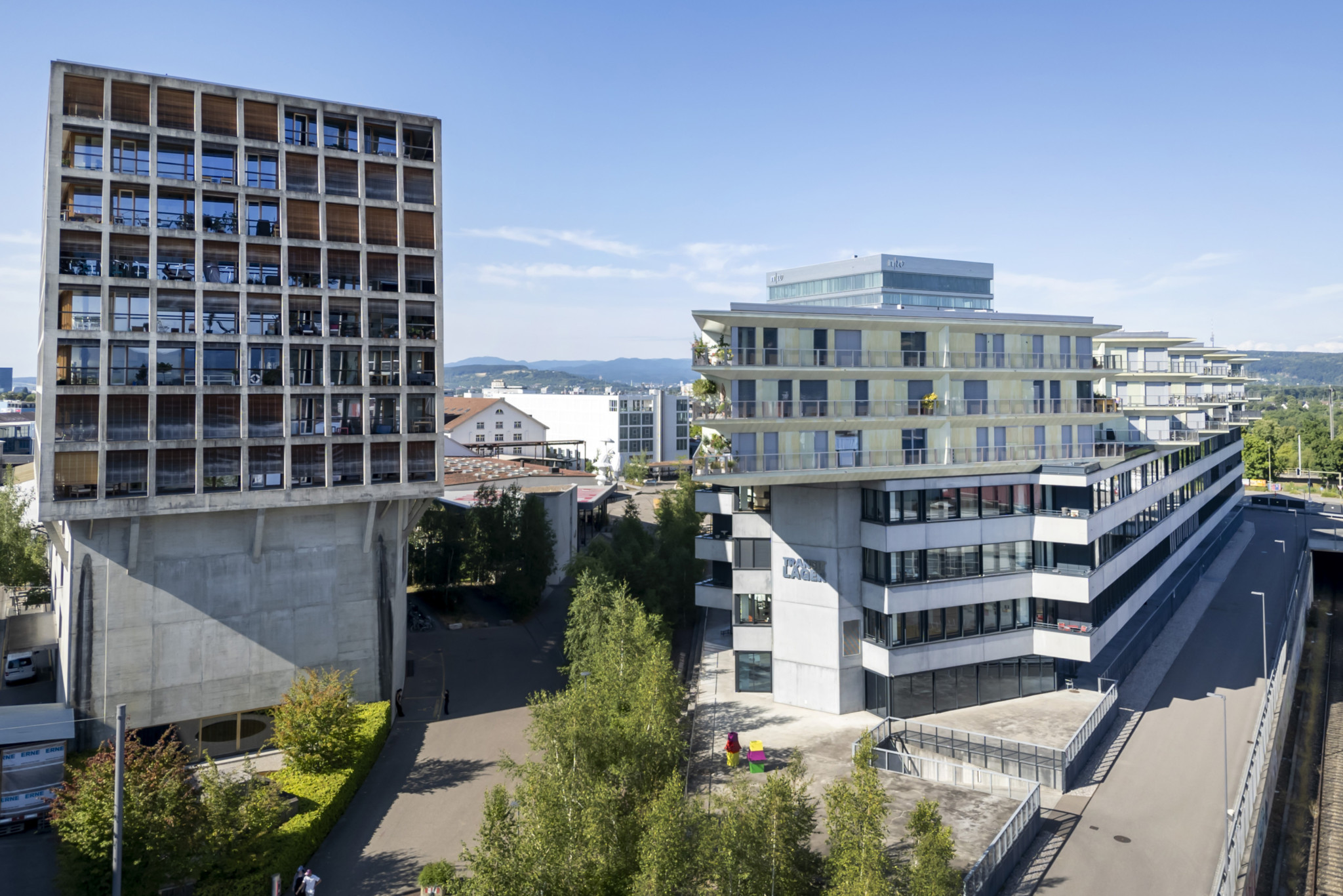 Feuer in Basel: Grossbrand im Dreispitz-Quartier – Münchensteinerstrasse gesperrt