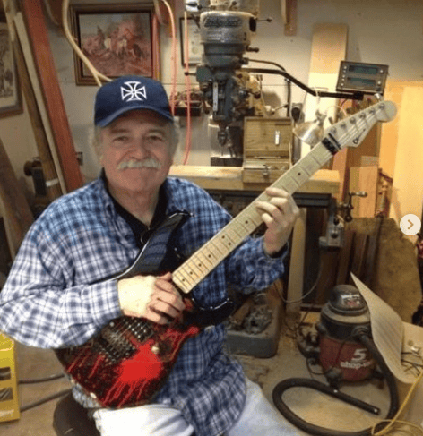 Wegbereiter-der-modernen-E-Gitarre-US-Gitarrenbauer-Wayne-Charvel-verstorben