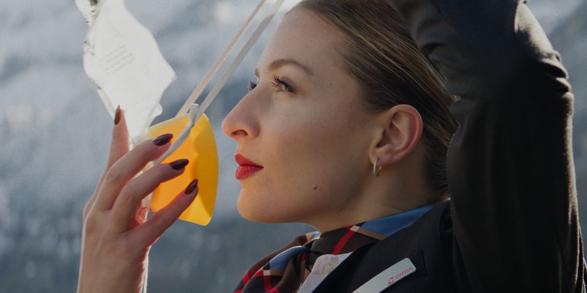 Sicherheitsvideos-im-Vergleich-Neues-Safety-Video-der-Swiss-Bitte-anschnallen-der-Schwan-kommt