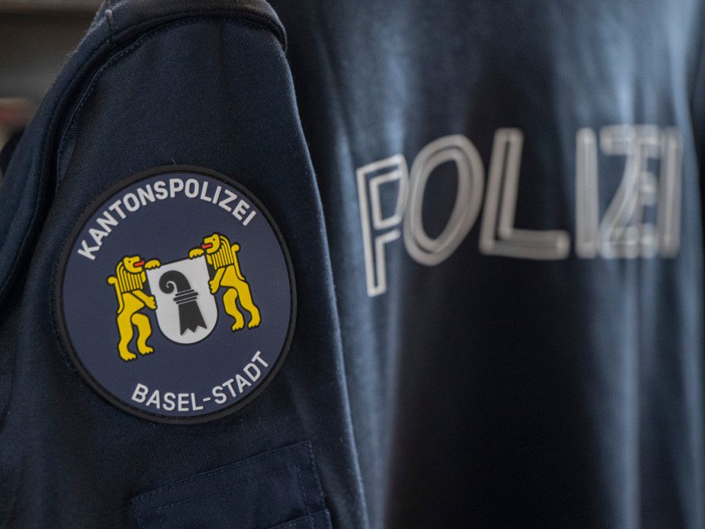 Messerangriff-in-Basel-Mann-sticht-auf-Reisenden-im-Badischen-Bahnhof-ein-T-ter-verhaftet