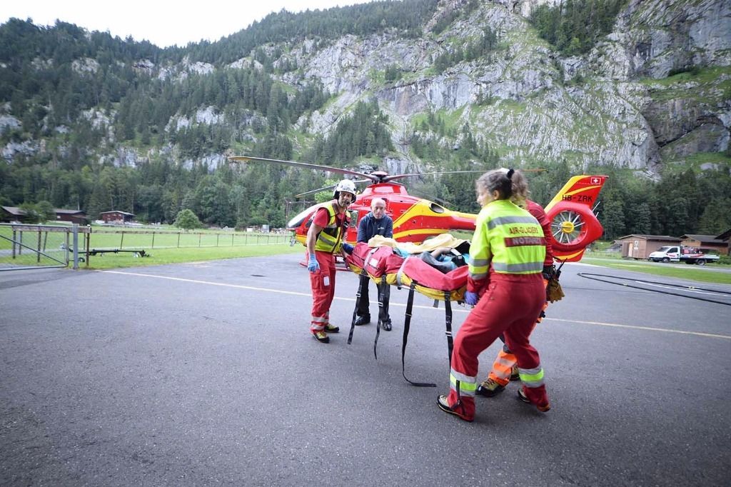 Heldenhafte Retter bergen abgestürzten Basejumper