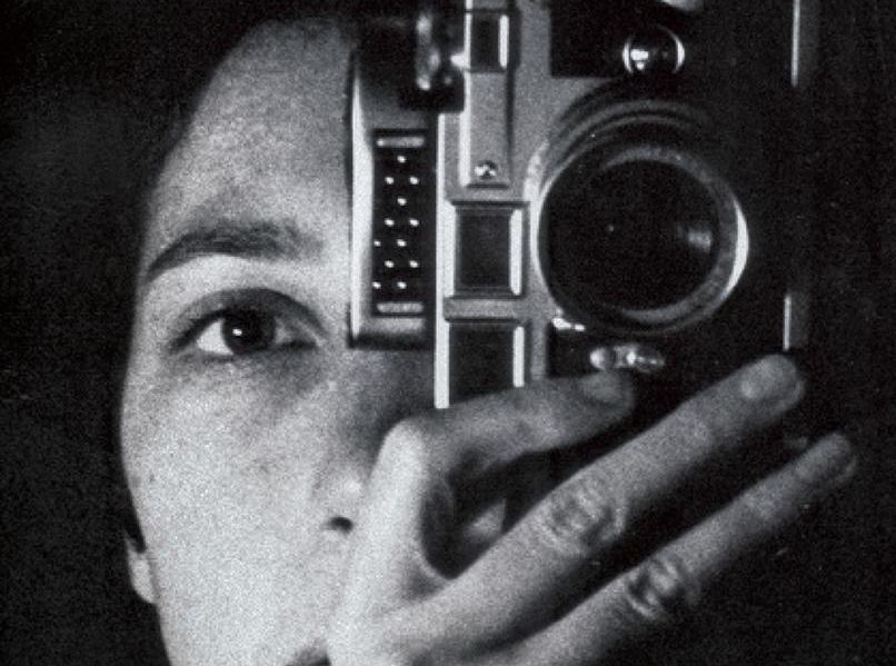 Autoportrait au Leica, probablement dans les années 1960.