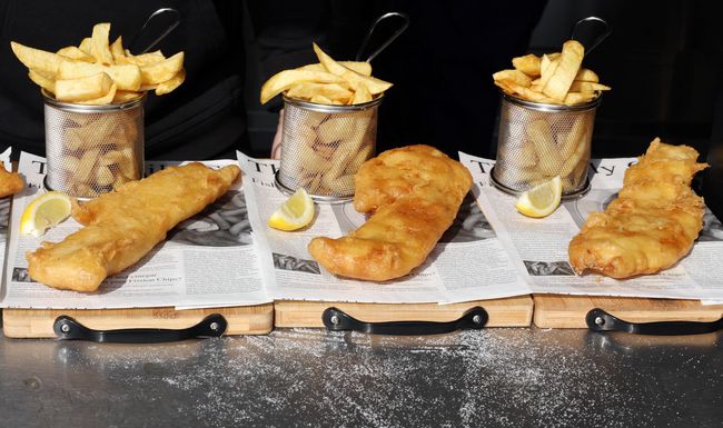 Le poisson blanc frit est principalement de l’églefin ou du cabillaud, souvent importé de Russie.