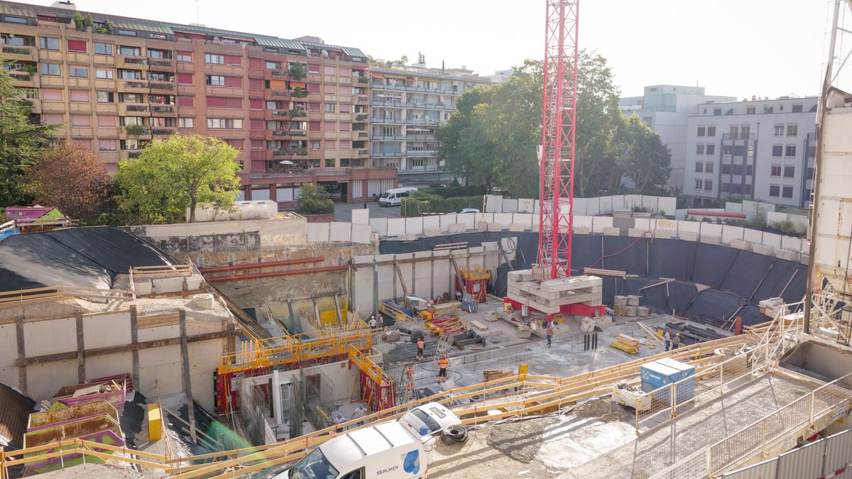 Genève, le 23 août 2024. Servette, le chantier à la rue du Moléson/Colombier, à la Servette. C'est là qu'avait été abattu le cèdre centenaire. Vue depuis rue du Colombier, 5.