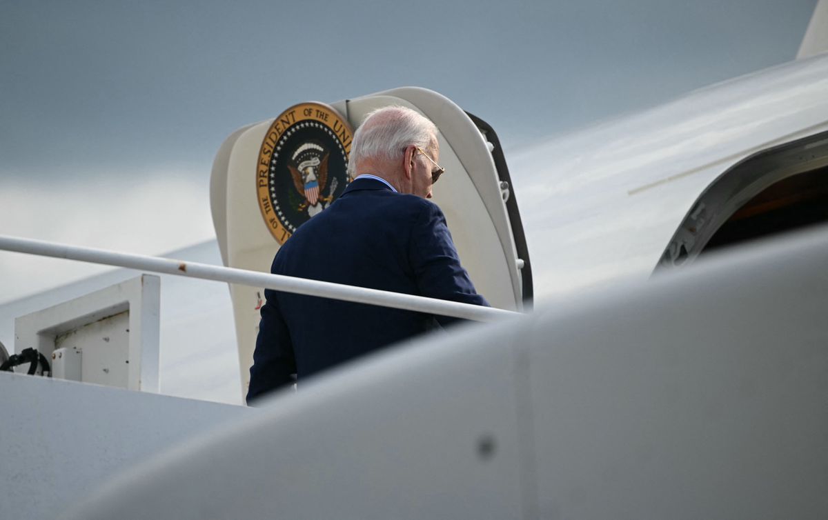 US President Joe Biden boards Air Force One before departing from the Delaware Air National Guard Base in New Castle, Delaware on June 3, 2024. US President Joe Biden is heading to Greenwich, Connecticut for a campaign fundraiser. (Photo by Mandel NGAN / AFP)