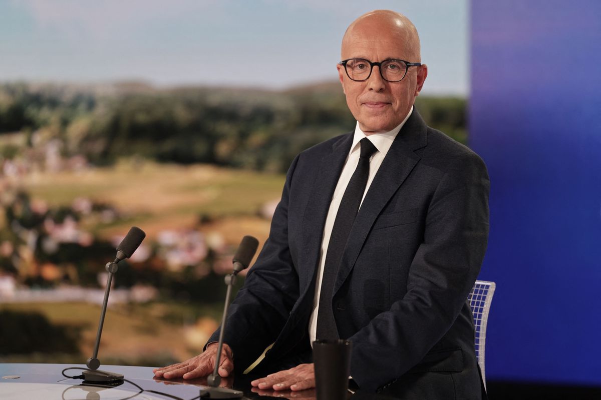 Eric Ciotti, le chef du parti Les Républicains (LR), a annoncé sa volonté de bâtir une alliance avec le parti de Marine Le Pen pour les législatives, le 11 juin 2024.