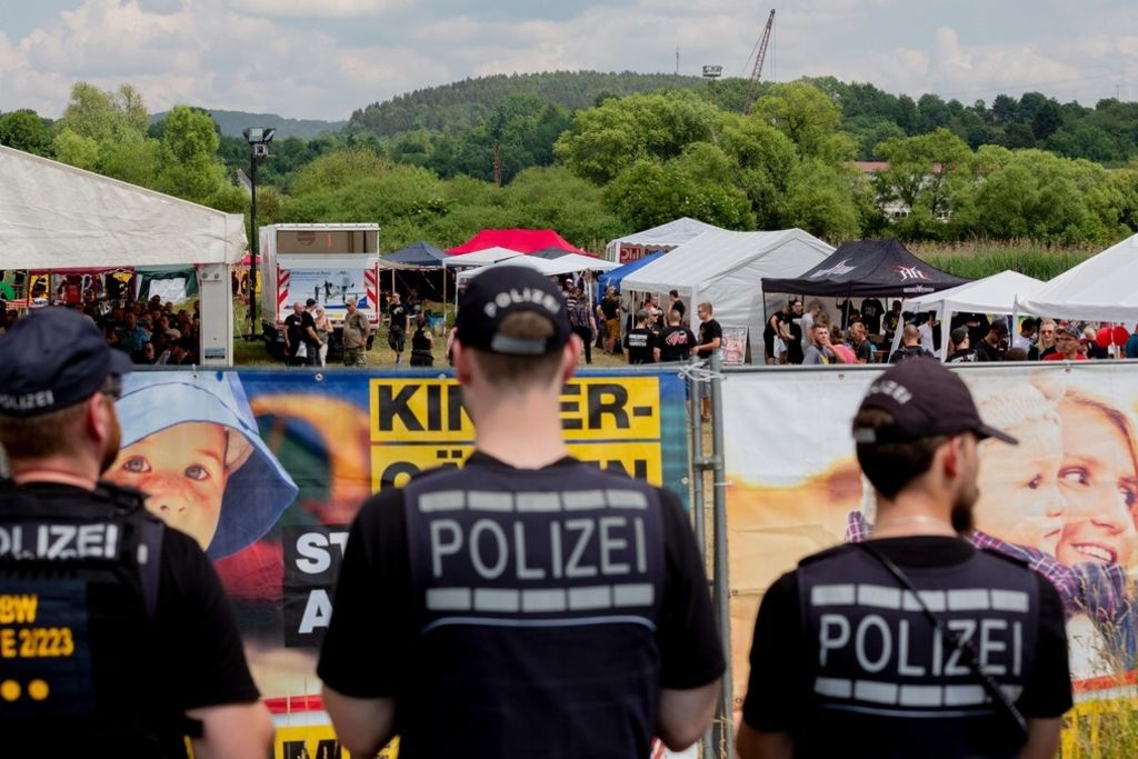 La police veut assoiffer les festivaliers néonazis