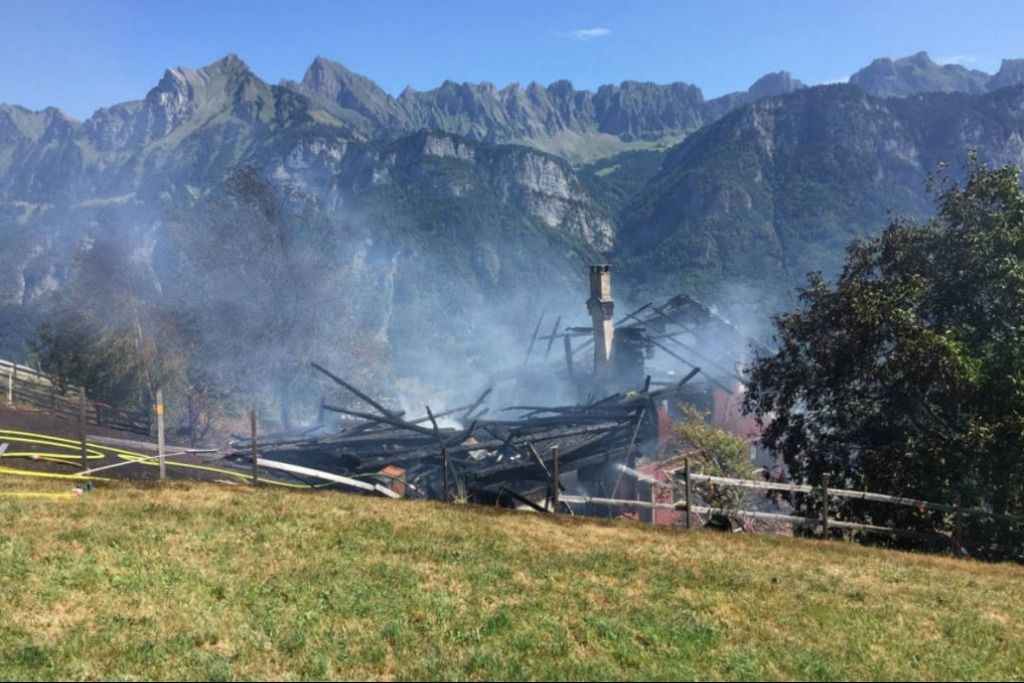 Les pompiers manquent d'eau, la maison brûle