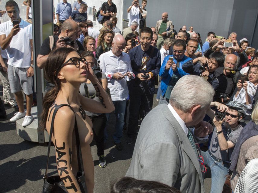 L'artiste de 31 ans Milo Moiré, s'est rendue nue à Art Basel. L'entrée lui a été refusée. (19 juin 2014)