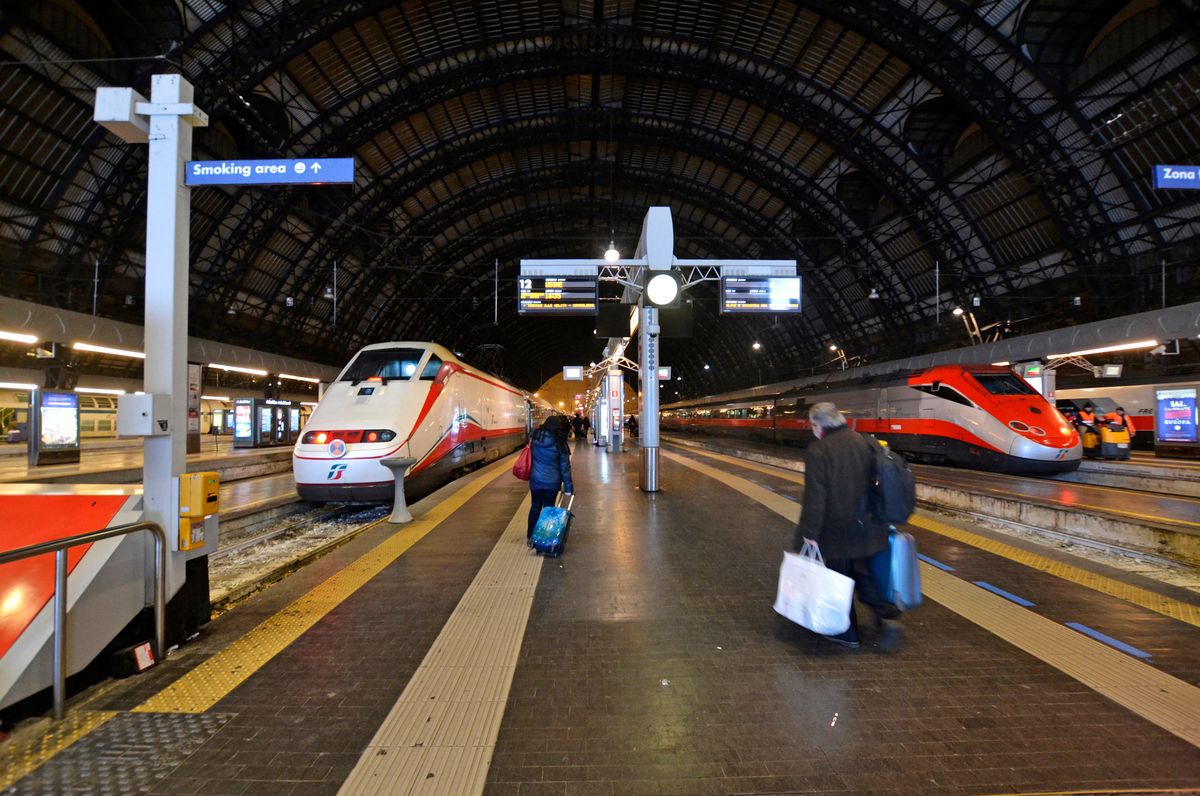 [UNVERIFIED CONTENT] Trains Trenitalia 'Frecciarossa' (R) and 'Frecciabianca' (L) in Milano Centrale train station. 2013 for Trenitalia closes with over 42 million passengers while only in the period of the Christmas holidays were sold two million tickets on high-speed and long-haul trains 'Frecciarossa', 'Frecciabianca' and 'Frecciargento', an increase of 13% compared to the festivities than a year ago. It consolidates increasingly choosing to travel by train in preference to other carriers, such as aircraft and cars. Milan, December 24, 2013. © Antonio Ciufo.