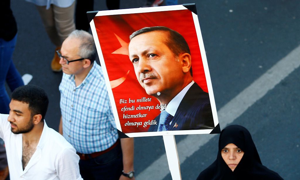 Jeden Tag ein bisschen autoritärer