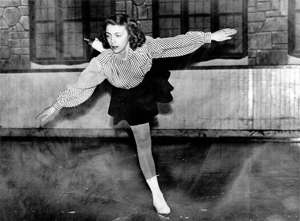 Joan avait commencé par être championne de patinage pour faire plaisir à un père omniprésent.