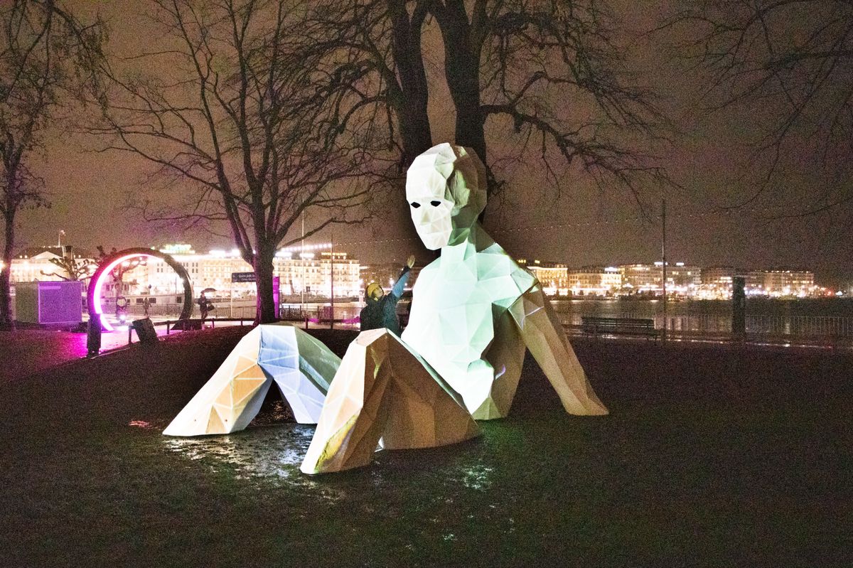 Genève le 18.01.2024,  Le festival de lumières GENEVA LUX fête son 10ème anniversaire,  ici, "Diva" de Jérémy Oury, Thomas Voillaume
à la Promenade du Lac © Georges Cabrera