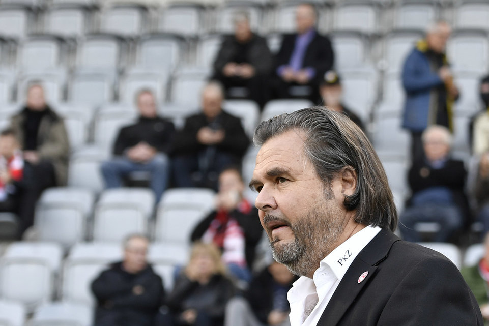 Doch vier Tage vor der Abstimmung bestätigte Markus Lüthi, Präsident des FC Thun und Gegner der Reform, dass die Modusänderung vorerst nicht kommen würde. 