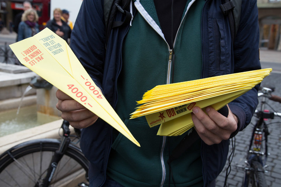Genève, 29 avril 2014. Les manifestants ont défilé de la place du Molard à l'enseigne C&A de la rue de la Croix-d'Or.