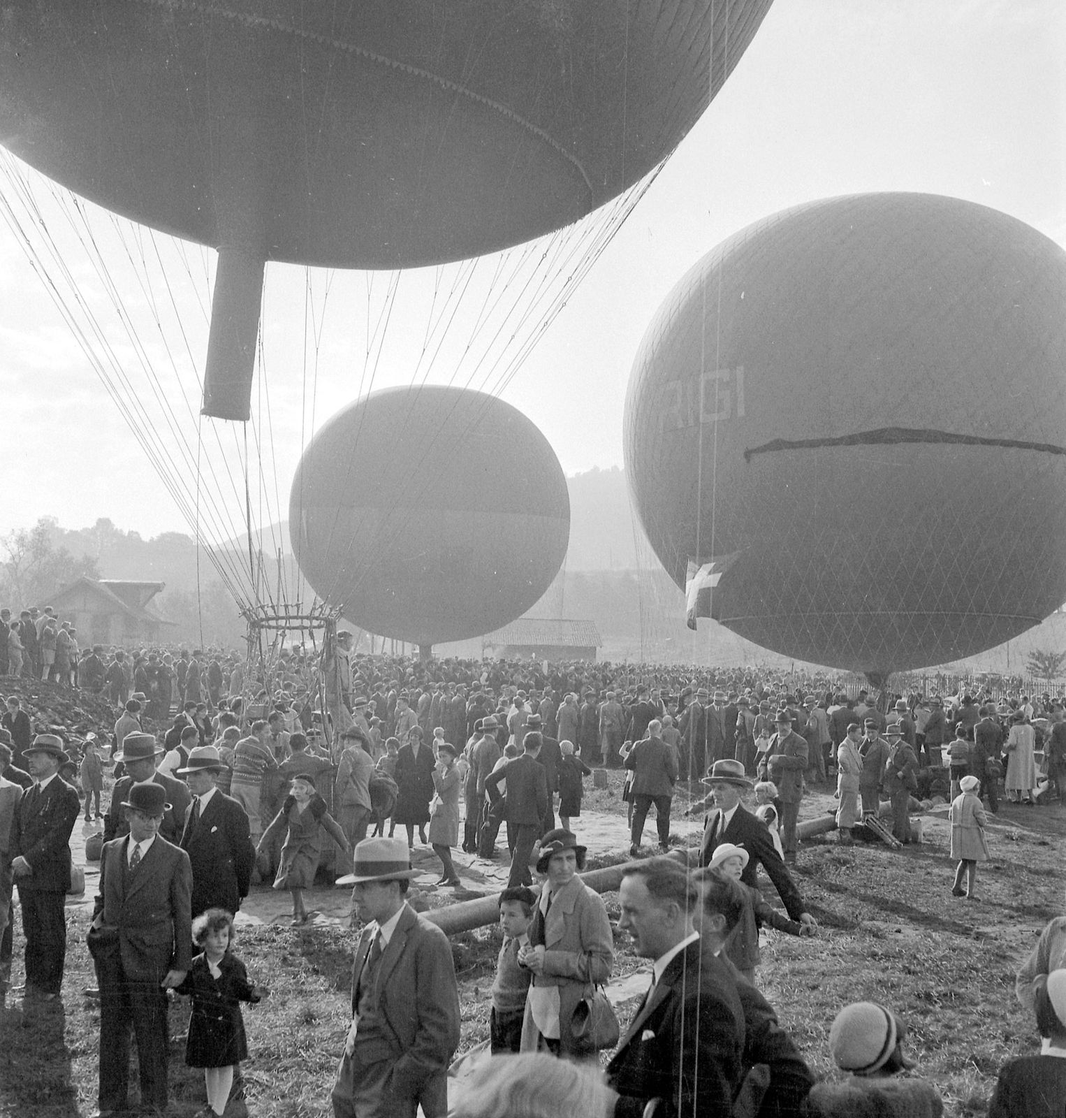 FotoAdventskalender 2023, Tag 9 Abenteuer im Gasballon Der Bund