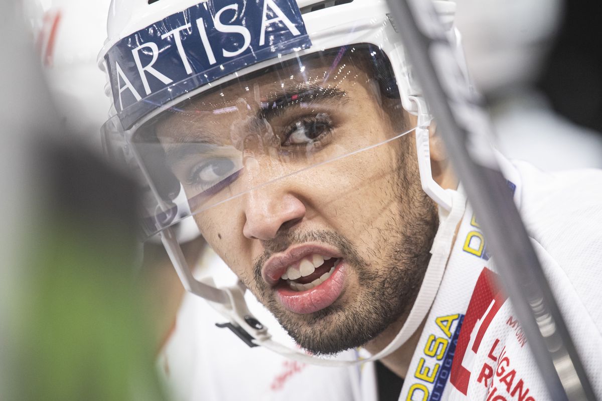 Lugano's player Stephane Patry, during the preliminary round game of National League A (NLA) Swiss Championship 2022/23 between, HC Ambri Piotta against HC Lugano at the Gottardo Arena in Ambri, Tuesday, September 27, 2022. (KEYSTONE/Ti-Press/Pablo Gianinazzi)