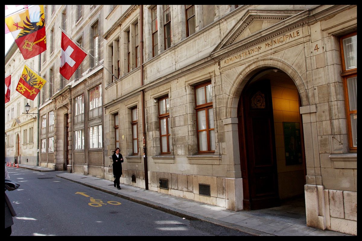 Genève, 4, Rue de l'Hôtel de Ville: Administration municipale de la Ville de Genève. Bâtiment abritant le Département municipal de l'aménagement, des constructions et de la voirie.