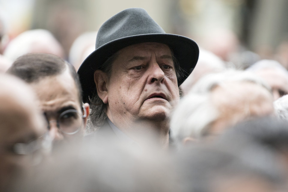 Sowie Endo Anaconda, Sänger der Berner Band Stiller Has...